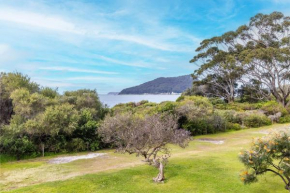 Ocean Shore 5 27 Weatherly Close waterfront unit with views to Shoal Bay